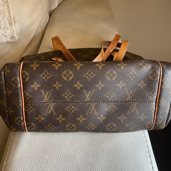 Louis Vuitton shoulder bag. - Picture 9 of 17